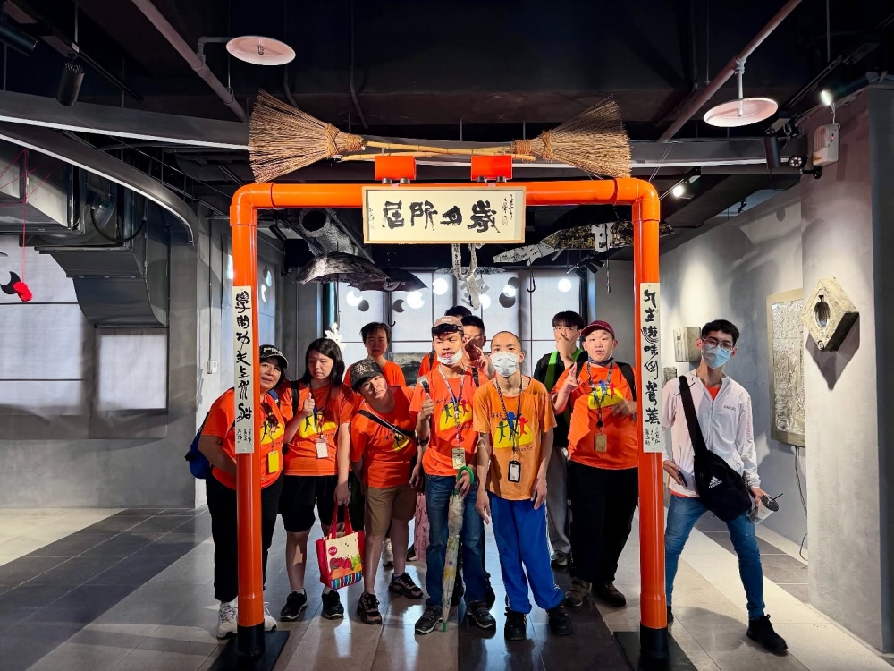 《許志芳的異質書寫－流轉 · 再生》創作個展